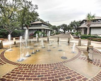 Hilton Head Condo with Covered Balcony and Pool Access - Hilton Head Island
