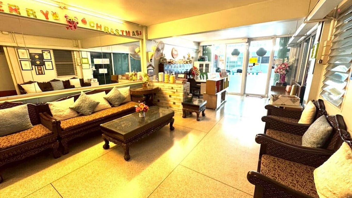 Baan Nampetch Hostel