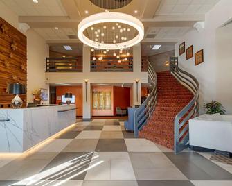 Best Western Plus Mill Creek Inn - Salem - Front desk