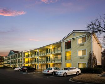 Suburban Studios Durham-Raleigh - Research Triangle Park - Building