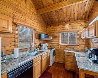 Just Bluffin’ at Mentone (Lil Cupid) - Bluff View! - Mentone - Kitchen