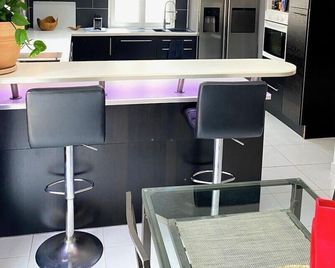 Villa 6 Personnes /Piscine/Campagne/Terrain De Petanque/15 Km Bandol - Le Beausset - Keuken