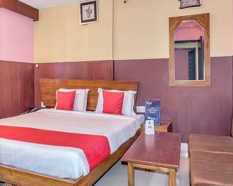 OYO 10685 Hotel Centre Point - Ranchi - Bedroom