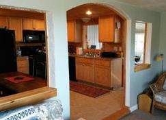 Beautiful Year-Round West Facing Cottage on Maine Lake with Dock - Manchester - Cuisine