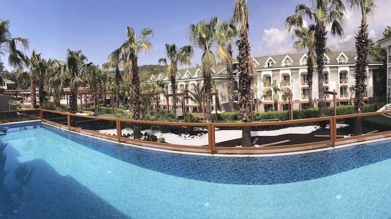 Green Forest Holiday Village