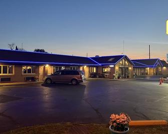 Wolf Inn Hotel - סנדסקי - בניין