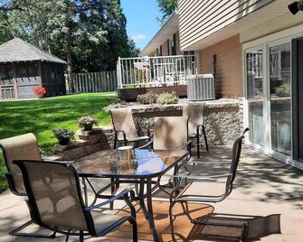 Charming 3-bedroom house in Green Bay 14 mins from Lambeau Field! - Green Bay - Pátio