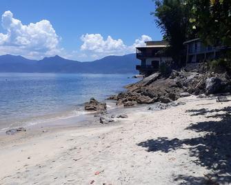 House On Jaguanum Island -05 Rooms & 04 Bathrooms - Itacurussá - Beach