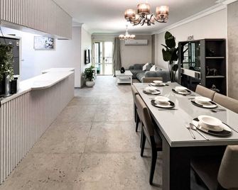 Elegant & Modern 3 Bdr Apt Heliopolis - Cairo - Dining room