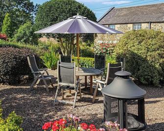 This charming property is located in a former Granary which once served the local village. - Gordon - Patio