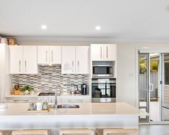 Signature House 52 Saratoga Avenue - Corlette