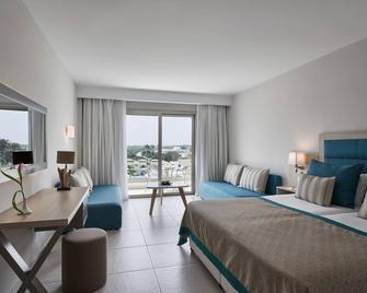 Atlantica Aeneas Resort - איה נאפה - חדר שינה