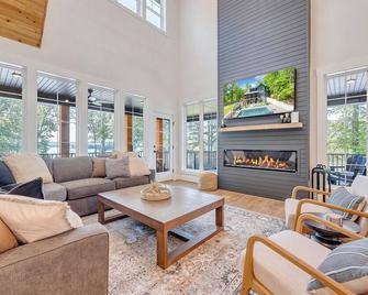 10BR Vista Pointe Estate, Lakefront Luxury w/ Heated Salt Pool, Hot Tub, Dock! - Spotsylvania - Living room