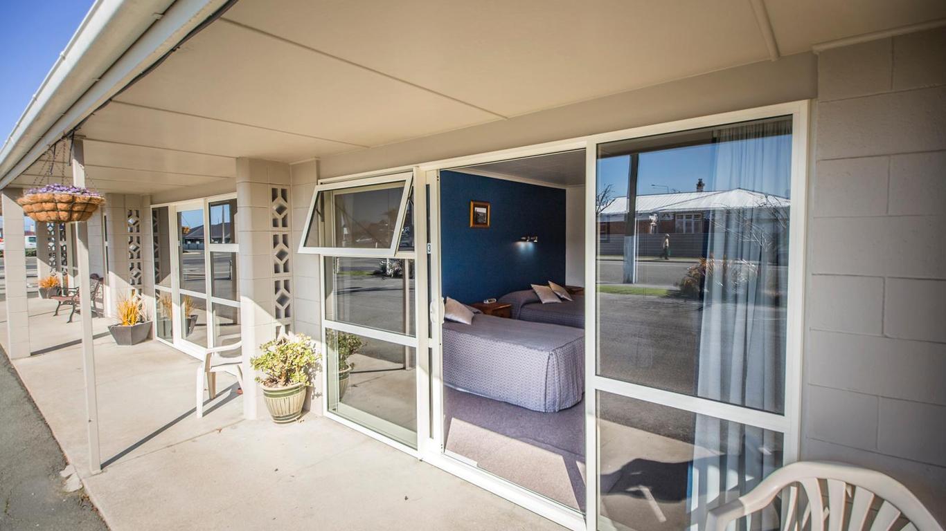 에이에이에이 템즈 코트 모텔