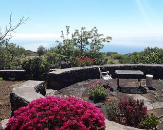 Rural house located in a natural environment in El Hierro - Valverde - Patio
