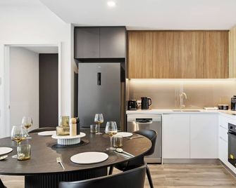 Luxury 2 Bedroom 2 Bathroom Apartment Walk to Burswood Casino - Perth - Phòng bếp