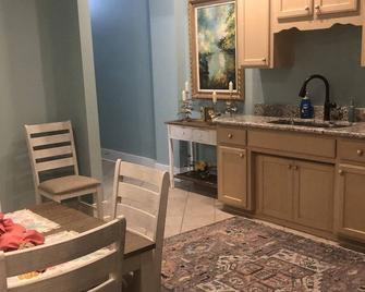 Apartment Downtown Bardstownbrthe Pack - Bardstown - Restaurant