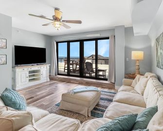 Beachfront Condo | Oversized Balcony & Sunsets - Mexico Beach - Sala de estar