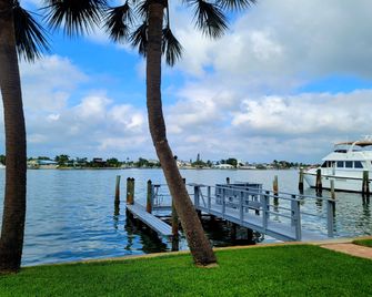 Searenity, Waterside Studio in The Heart - St. Pete Beach - Vista esterna