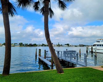 Searenity, Waterside Studio in The Heart - St. Pete Beach - Vista esterna