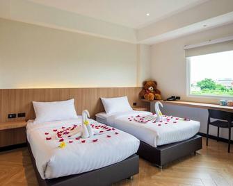 The Moment Hotel - Pathum Thani - Bedroom