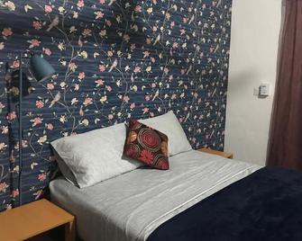 Cozy, Secured, Homey & Self-Contained Apartment for you to feel at HOME - Tema - Bedroom