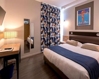 Logis Grand Hôtel Des Bains - Salins-les-Bains - Schlafzimmer