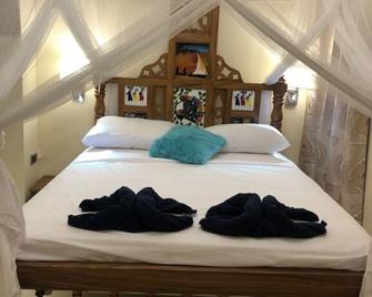 Bottoms Up - Zanzibar - Bedroom