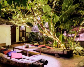 إندا هوتل - فاركالا - شرفة مرصوفة