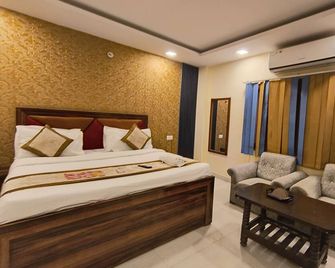 Hotel Angel Pink Residency B-58 Near Kaushambi metro Station - Ghaziabad - Schlafzimmer