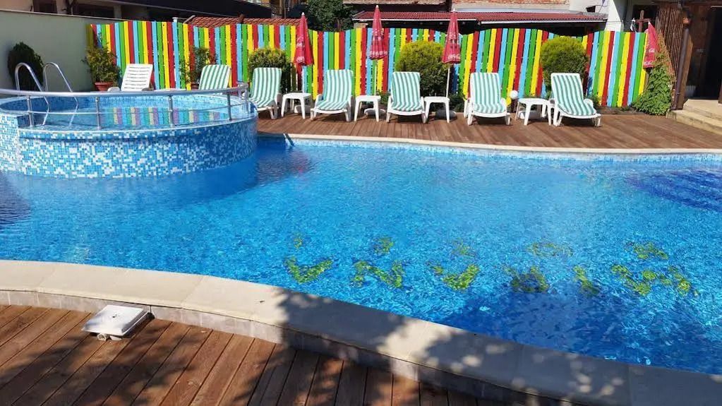 Mirana Family Hotel - בורגאס - בריכה