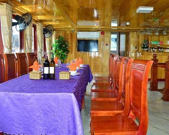 Ocean cruise - Cat Ba - Restaurant