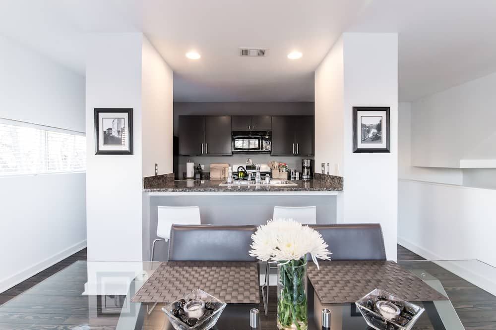 3 Bed/ 2 Bath! Downtown Dallas Condo, Elegant, Modern, Peaceful. See Reviews! - דאלאס - מטבח