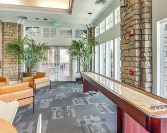1 Mi to Downtown Denver: Condo w/ Pool Access! - Denver - Lobby