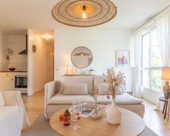 Bel appartement lumineux à Biarritz - Biarritz - Living room