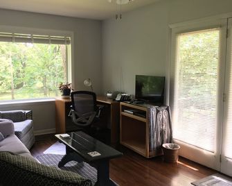 West Nashville neighborhood, green, quiet, 10 min to downtown - Nashville - Stue