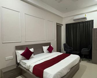 The Royal Harmony - Greater Noida - Schlafzimmer
