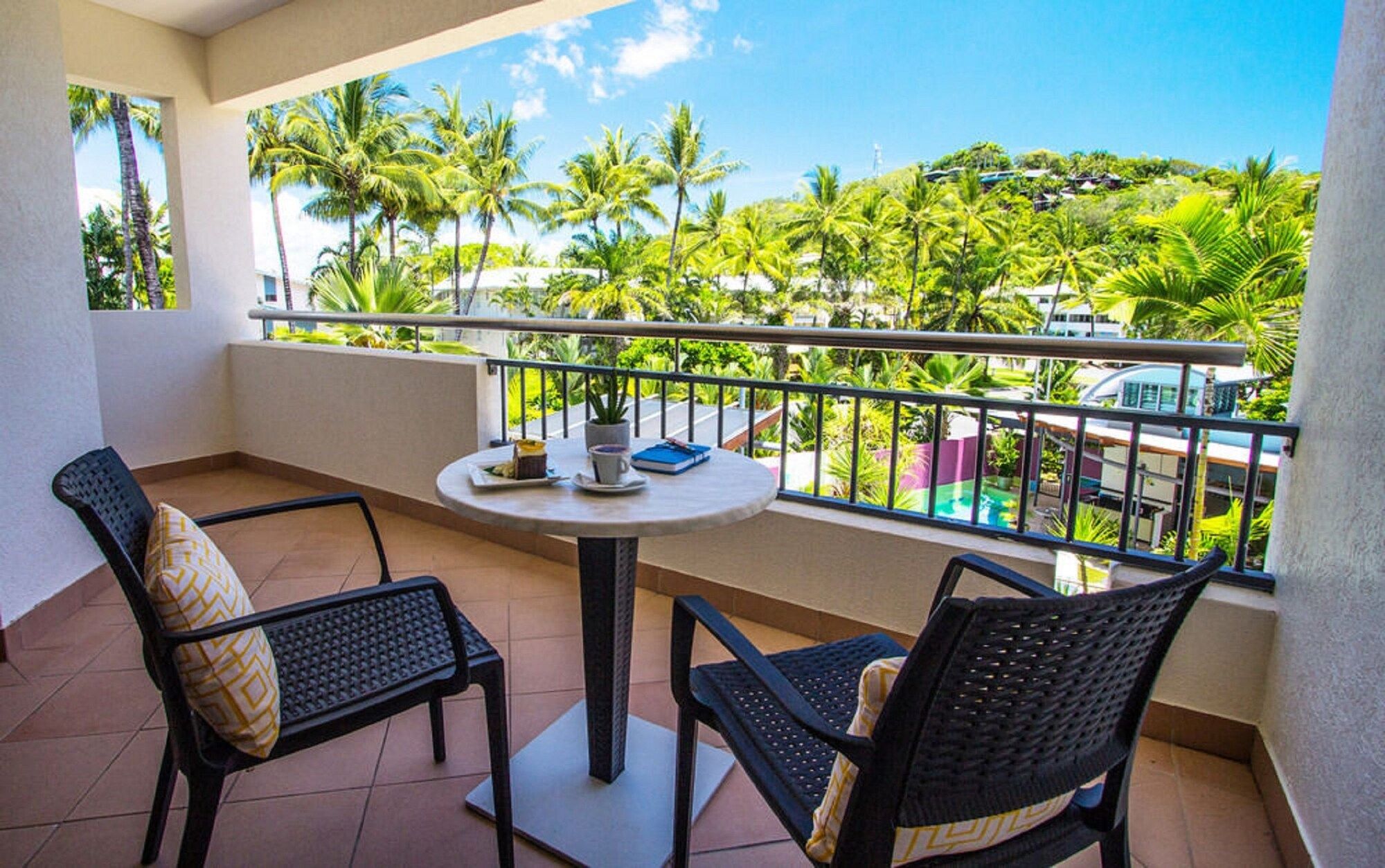 Peninsula Boutique Hotel Port Douglas - Adults Only Haven - פורט דאגלאס - מרפסת