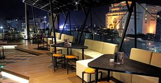 Maxonehotels At Tidar Surabaya - Surabaya - Restaurante