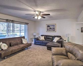 Short/Long Stays; Sun, Fun, & Relax in the Gardens. - Palm Beach Gardens - Living room