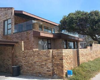 87 Sand Street - Buffels bay - Brenton-on-Sea - Edificio