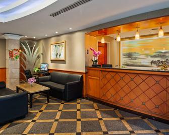 Best Western Queens Court Hotel - קווינס - לובי