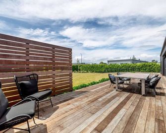 Relax on the Deck - Martinborough - Balkon
