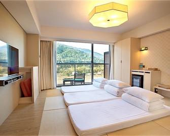 Chihpen Century Hotel - Beinan Township - Bedroom