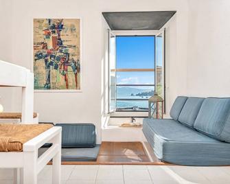 L'isola che non c'è, Terre Marine - Portovenere - Living room