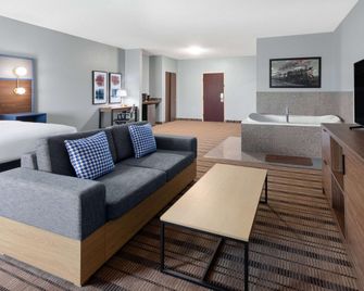 AmericInn by Wyndham Grinnell - Grinnell - Camera da letto