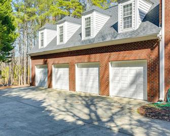 Hike, Golf & Boat: Wake Forest Home w/ Yard - Wake Forest - Gebäude