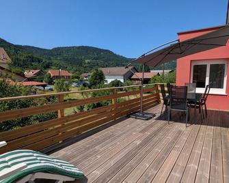Gîte confortable avec terrasse et vue montagne, proche loisirs et pistes - FR-1-589-755 - Saulxures-sur-Moselotte - Balcón