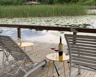 Waterfront Fishing hunting Hottub - Donalsonville - Patio