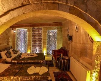 Goreme Palace Cave Suite - Göreme - Bedroom